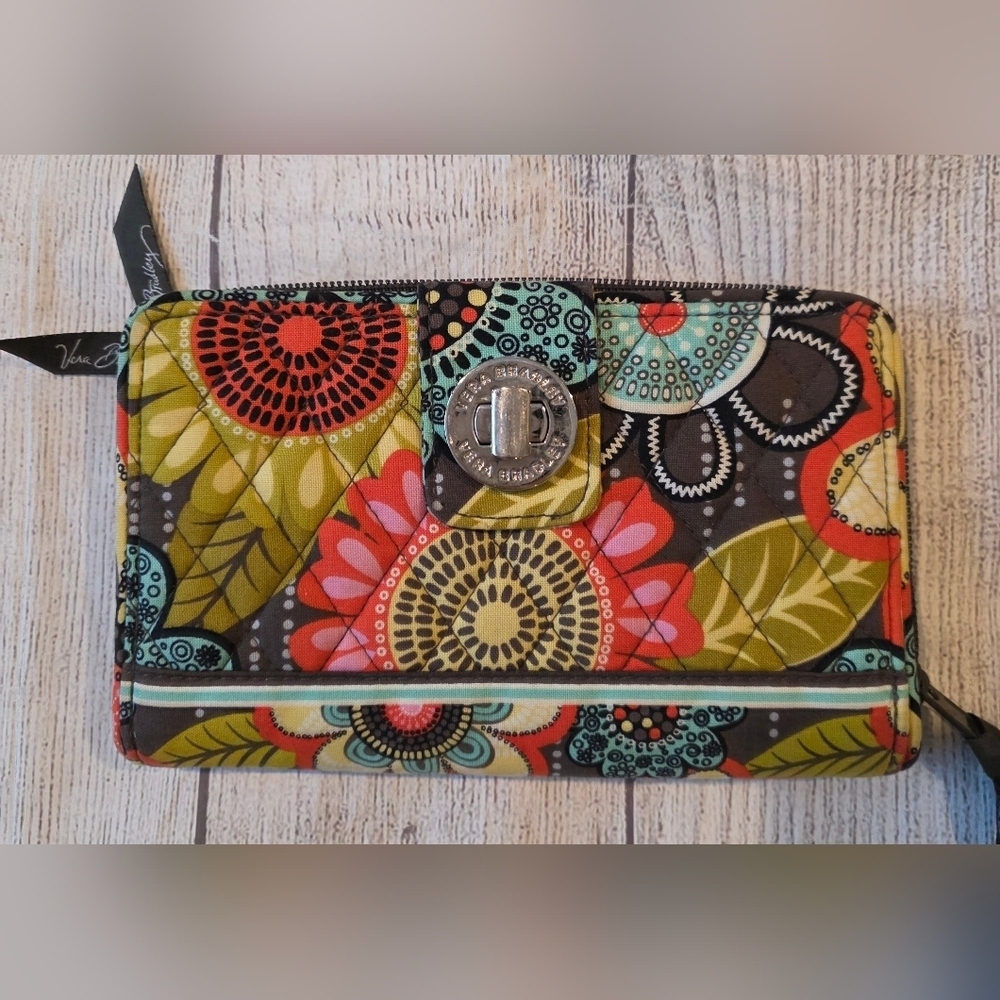 Vera Bradley Turn Lock Wallet Quilted Cotton Flower Power Full Size